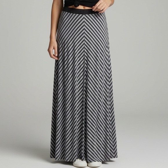 Max Studio Dresses & Skirts - Like New Max Studio Women’s Chevron Striped Maxi Skirt